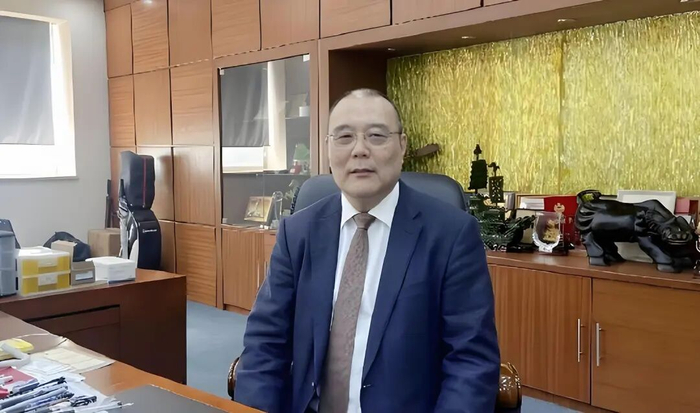 泉州永宁闽商佘英杰：21 岁闯香港，深耕 PCB 四十载，打造特斯拉核心供应链巨头